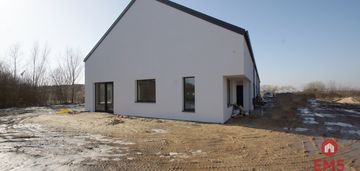 Szeregówka skrajna z działką 750m2