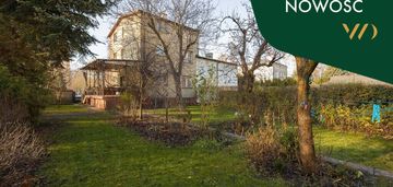 Dom z klimatem i urokliwym ogrodem w pobliżu metra