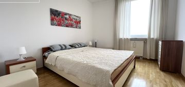 Balkon/ garaż/ blisko komunikacja/ przestronne