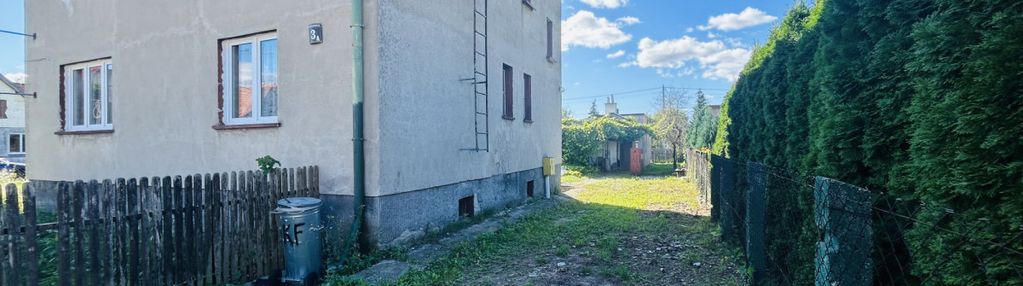 Dom z dodatkowym budynkiem – os. plebiscytowe