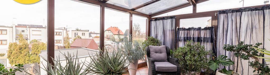Komfortowy dom z basenem i ogrodem zimowym