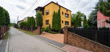 Komfortowy dom z basenem blisko centrum