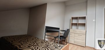 Pokój do wynajęcia w mieszkaniu 4-pokojowym.