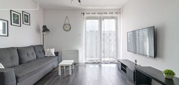 Komfortowe 2 pok. z balkonem i miejscem parking.