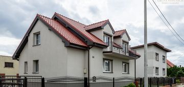 Dom z dwoma mieszkaniami i dużą działką