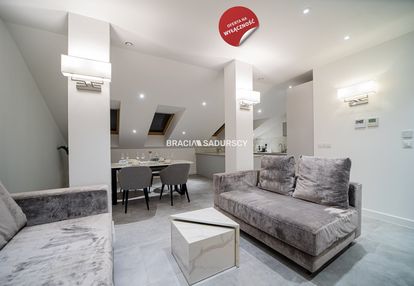 Piętro w kamienicy rynek w żywcu