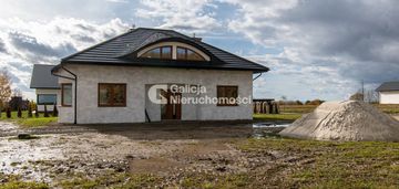 Dom w stanie surowym zamkniętym - działka 15 ar