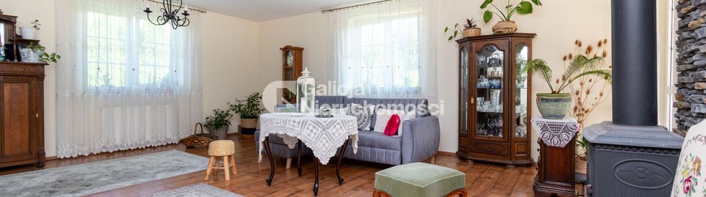 Parterowy dom z ogrodem , gotowy do wprowadzenia