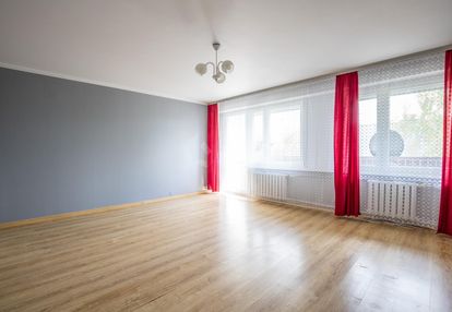 Przestronne mieszkanie, 3 niezależne pokoje.