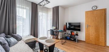 2 pokoje, garderoba,balkon,komórka lokatorska.