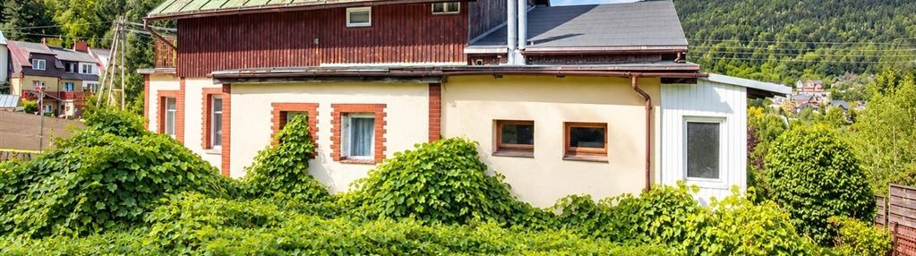 Dom z widokiem na góry i dużą działką