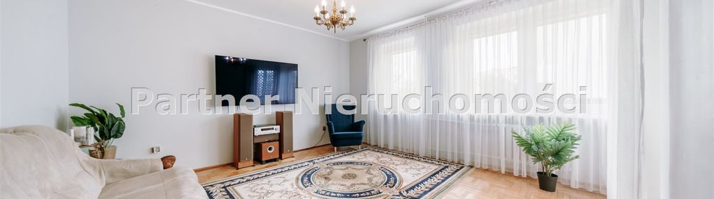 Podchorążych 4 pokoje, niskie piętro,cegła, balkon