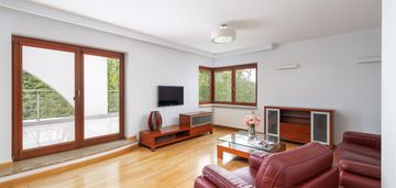 Apartament z dużym tarasem wola przy parku