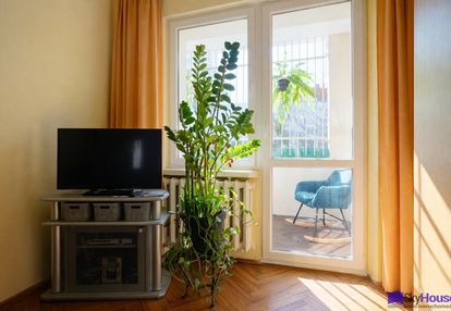 2 pokojowe z balkonem. obok skytower