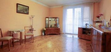 Balkon, światło i komfort – 2 pokoje na markwarta