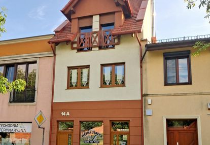 Budynek z mieszkaniem i lokalem usługowym
