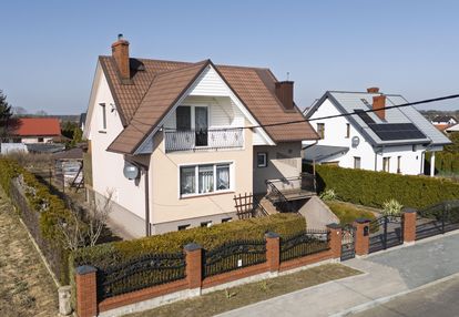 Komfortowy dom w rozogach - ładna działka i cicha okolica