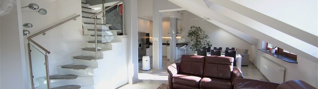 Nowoczesny dwupoziomowy apartament w centrum