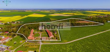 Zespół folwarczno-pałacowy na 17ha gruncie