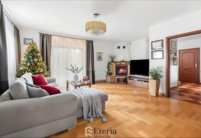 Ciepły dom dla rodziny, która lubi przestrzeń