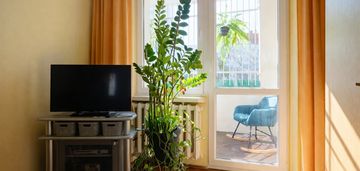 2 pokojowe z balkonem. obok skytower