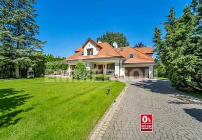 Dom wolnostojący / piękny ogród / 700 m do kolejki