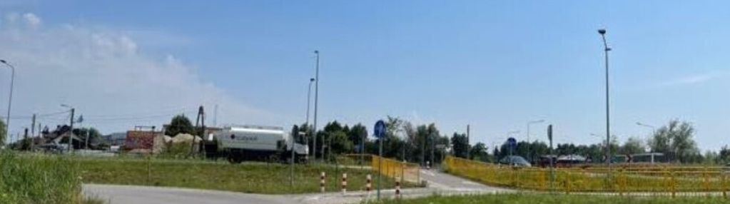 Działka 3000 m² zabudowa mieszkaniowa / usługowa.