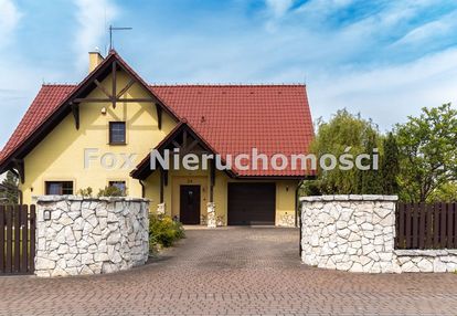 Przestronny dom z garażem w bryle