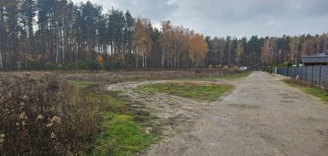 Teren pod lasem, osiedle domów, media