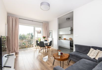 Do wejścia i 4 pokoje i balkon i miejsce postojowe