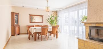 Przestronny dom z dwoma osobnymi wejściami