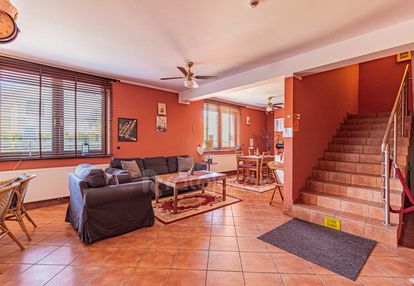 Gotowiec inwestycyjny 14 umeblowanych pokoi z łazi