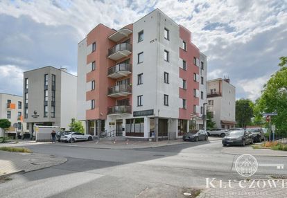 Ul. pck, dwupoziomowe + m. postojowe w hali