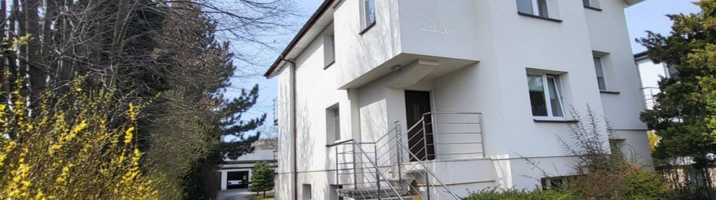 Dom podzielony na 2 mieszkania oraz dom w ogrodzie