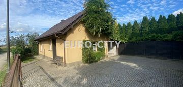 Mały dom wolnostojący- 3 km za oporowem