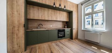 Ładna kawalerka kamienica winda stare miasto