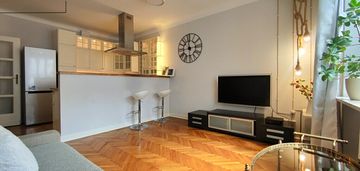 Centrum/kamienica po remoncie/wysokość 3,60/airbnb
