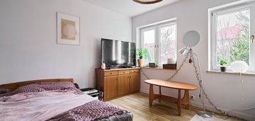 Aniołki. stylowe mieszkanie z dużym ogrodem