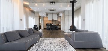Loftowy penthouse widokowy na zabłociu
