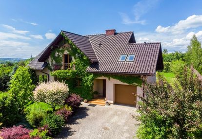 Dom z pięknym ogrodem obok wadowic