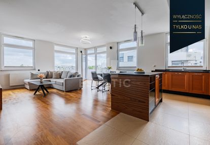 Przestronny apartament z tarasem i widokiem na las