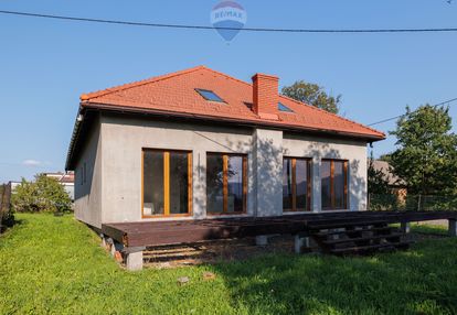 Dom z poddaszem użytkowym 175m2