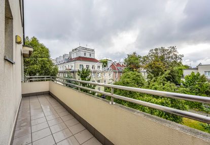 Dwa poziomy / stary mokotów /obok metra