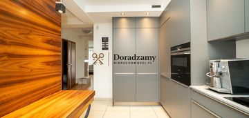 Dom w zabudowie bliźniaczej na zalesiu