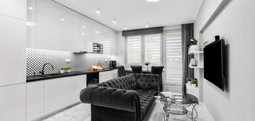 Rodzinny azyl w nowoczesnym wydaniu-obok lasu