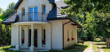 Dom z furtką do lasu. blisko natury i cywilizacji.