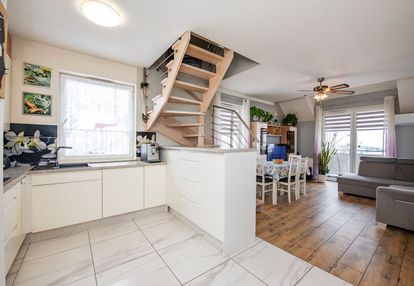 5 pok. bartąska, dwupoziomowe, winda, 2 łazienki