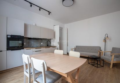 Przestronne mieszkanie, 64m2. karmelicka 18.