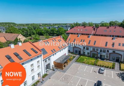 Loft- adaptacja strychu w odnowionym folwarku.
