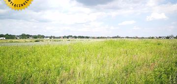 Budowlana, prostokątna, równa.